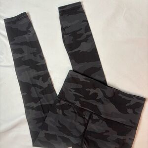 Athleta Elation 7/8 Tight Size XS Womens Camo Black Grey 531310